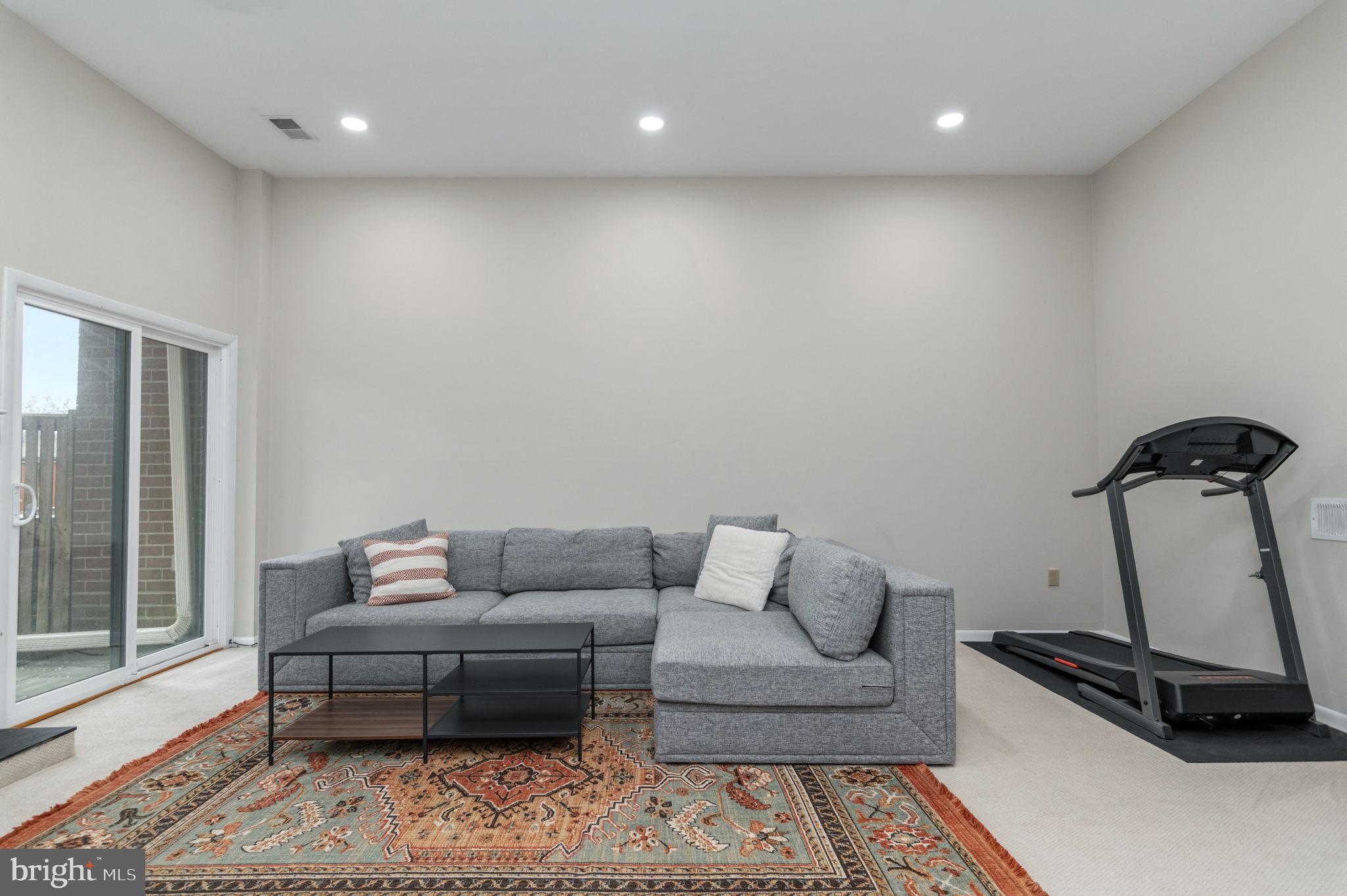 5304 KING CHARLES WAY