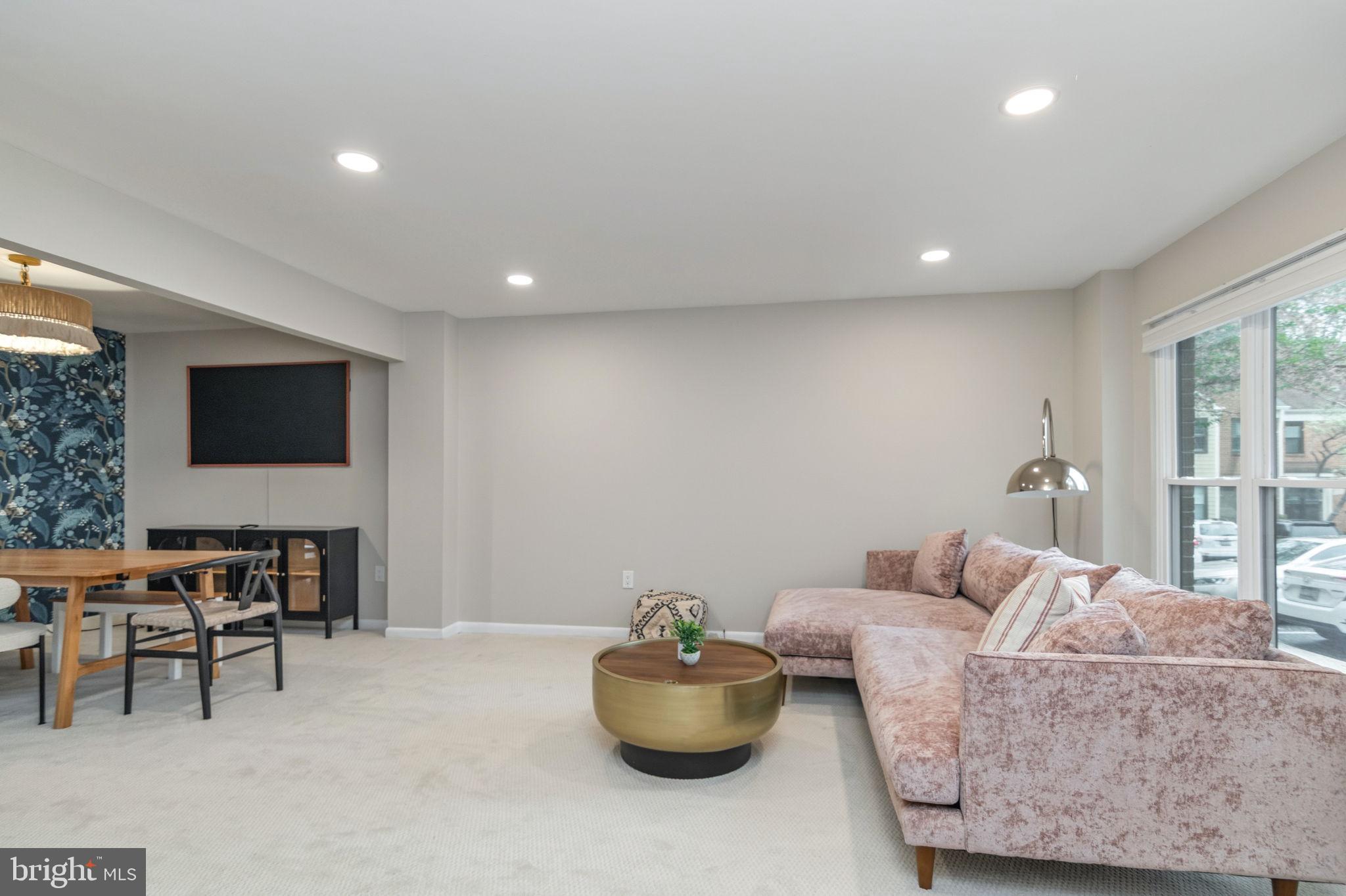 5304 KING CHARLES WAY