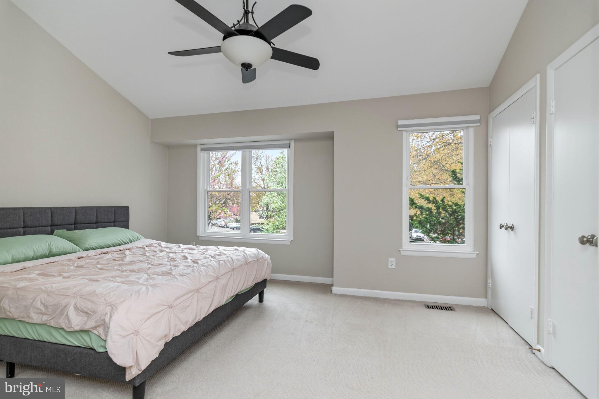 5304 KING CHARLES WAY