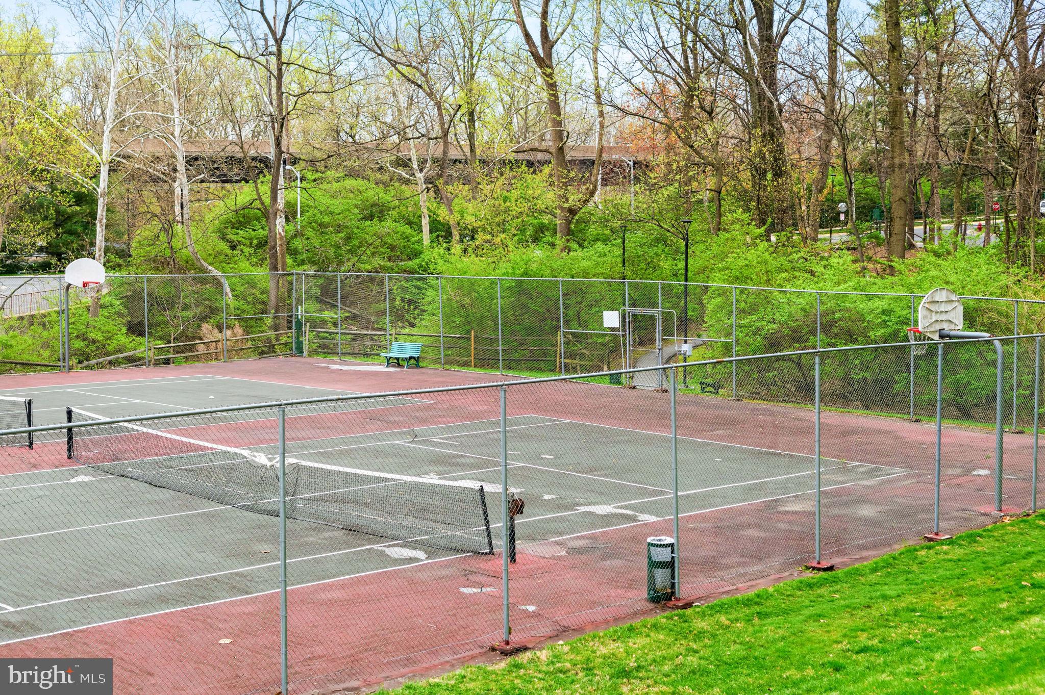 5304 KING CHARLES WAY