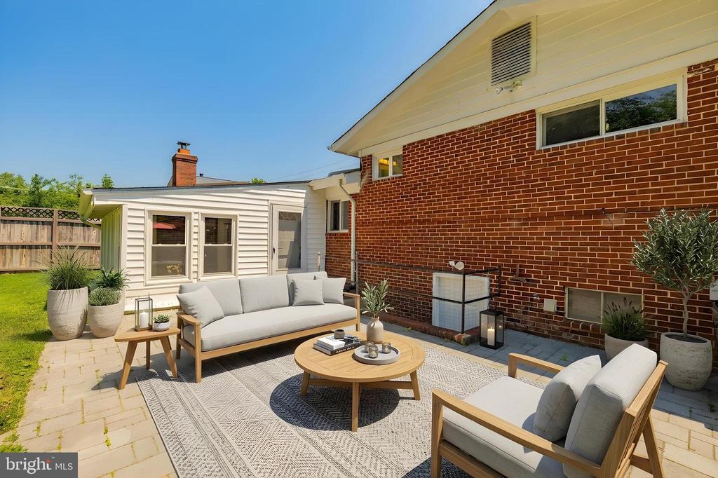 9512 FLOWER AVENUE