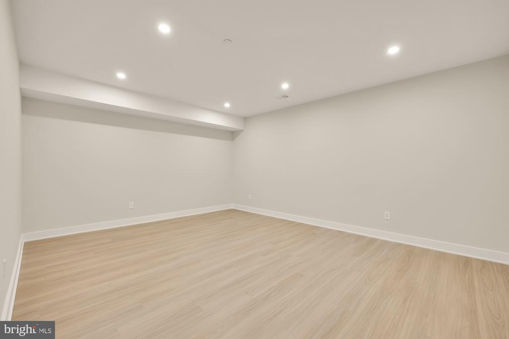 8314 THOREAU DRIVE