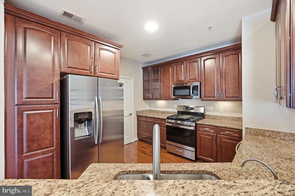 3850 CLARA DOWNEY AVENUE Unit: 31