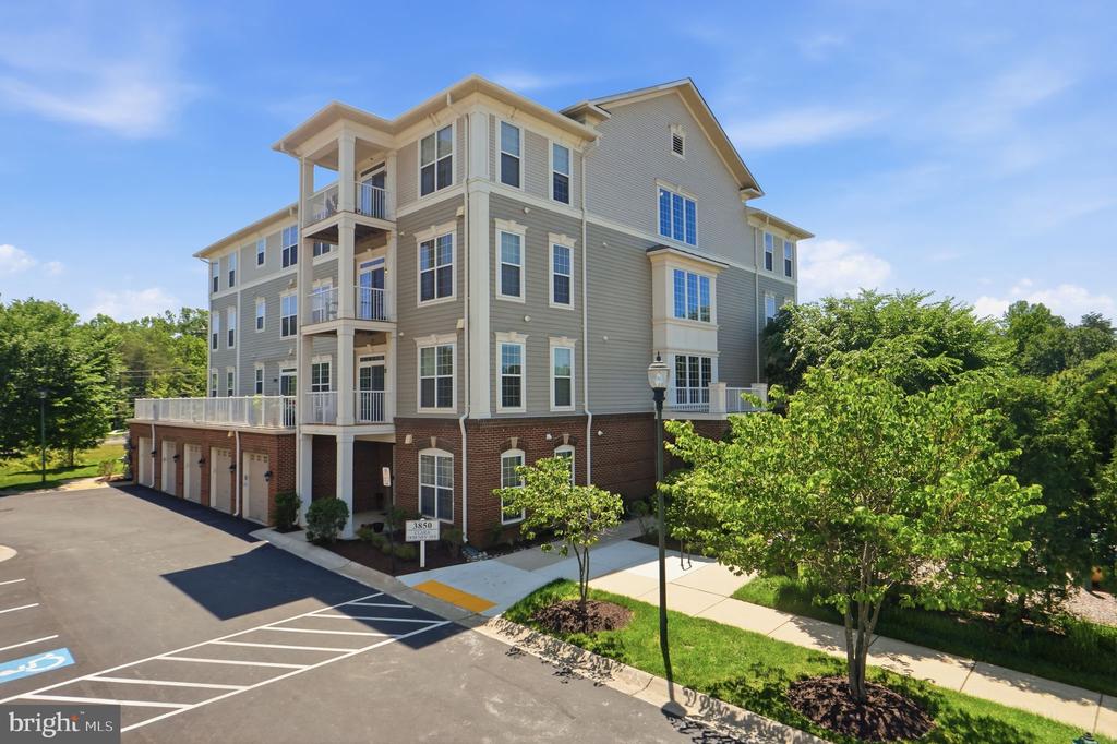3850 CLARA DOWNEY AVENUE Unit: 31