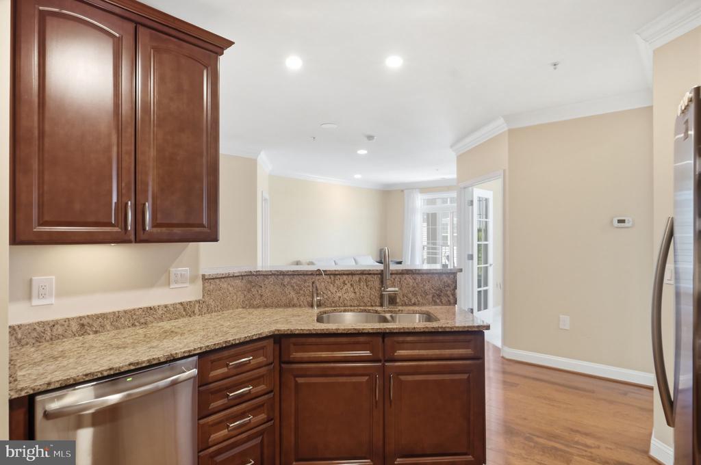 3850 CLARA DOWNEY AVENUE Unit: 31