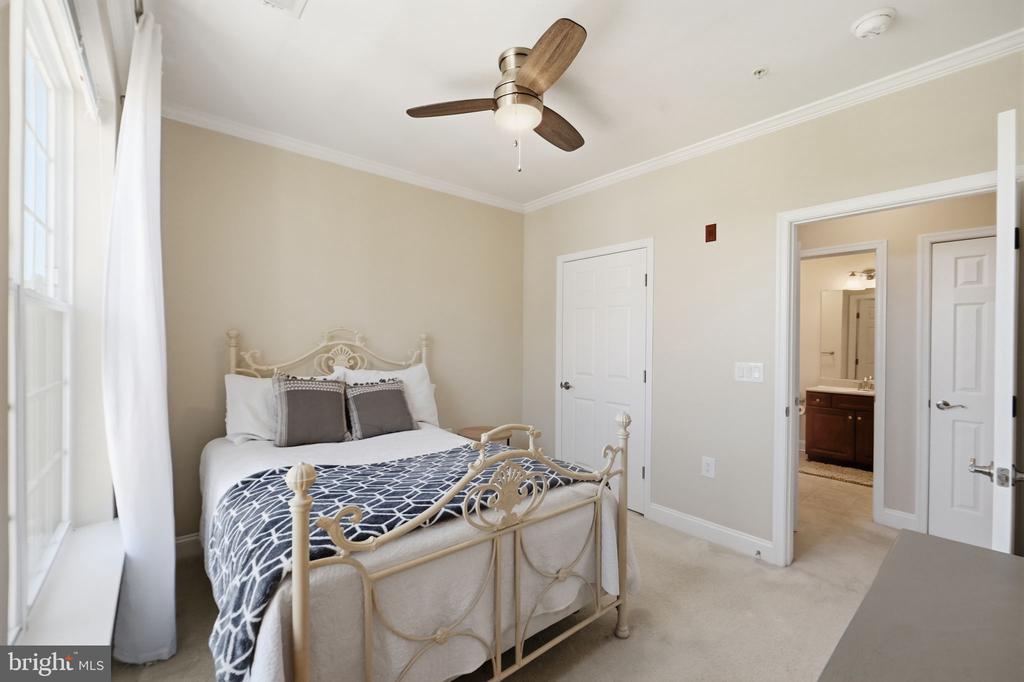 3850 CLARA DOWNEY AVENUE Unit: 31