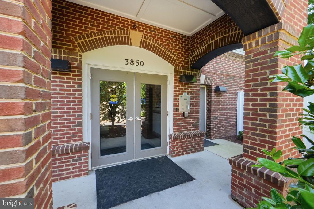3850 CLARA DOWNEY AVENUE Unit: 31