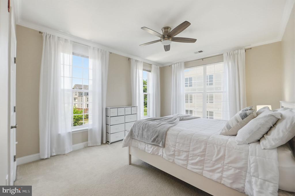 3850 CLARA DOWNEY AVENUE Unit: 31