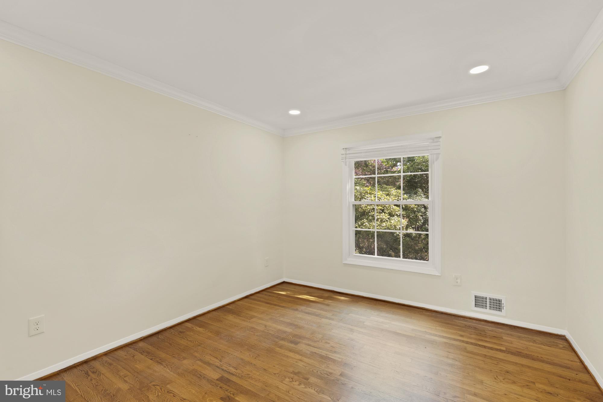 8416 FOX RUN