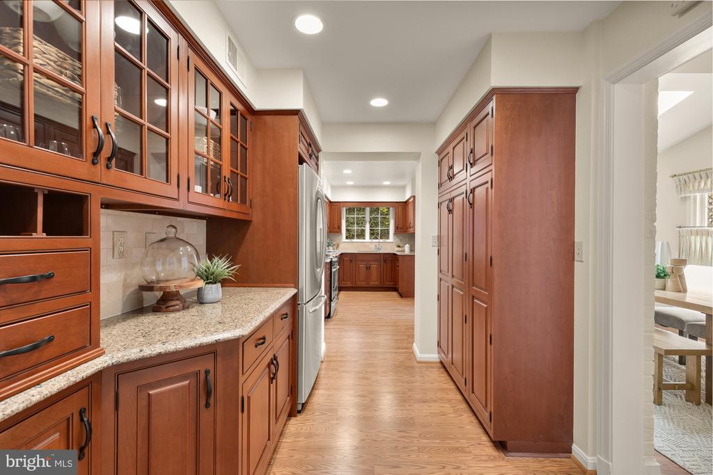 7822 MOORLAND LANE