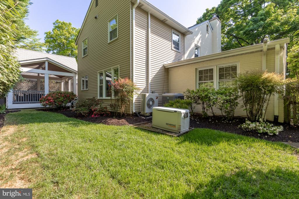 7822 MOORLAND LANE
