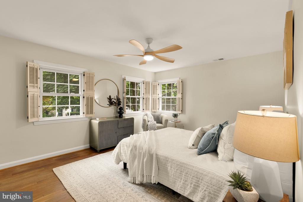7822 MOORLAND LANE