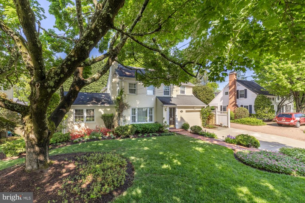 7822 MOORLAND LANE