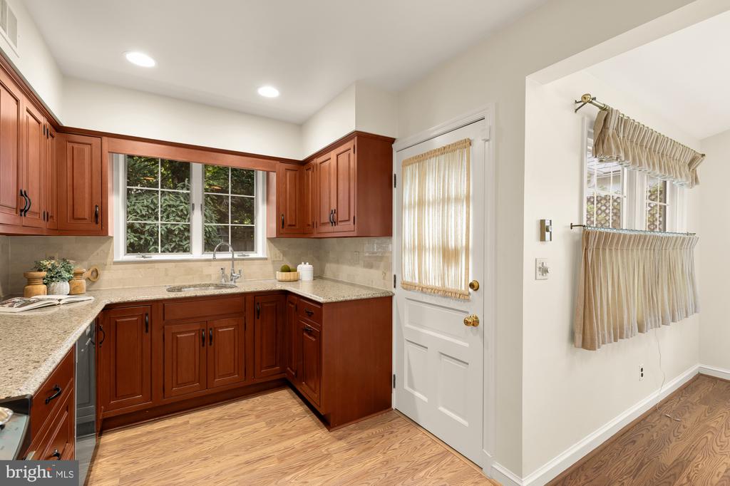 7822 MOORLAND LANE