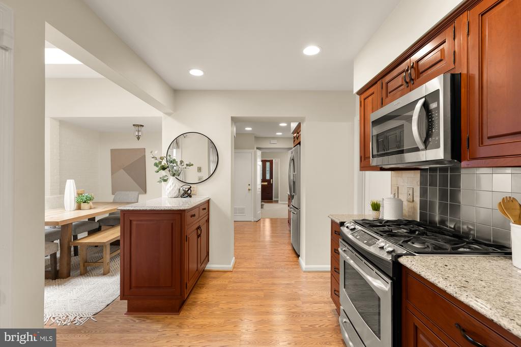 7822 MOORLAND LANE
