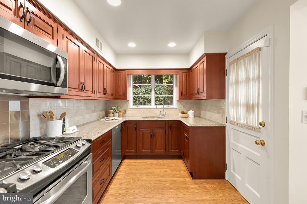 7822 MOORLAND LANE