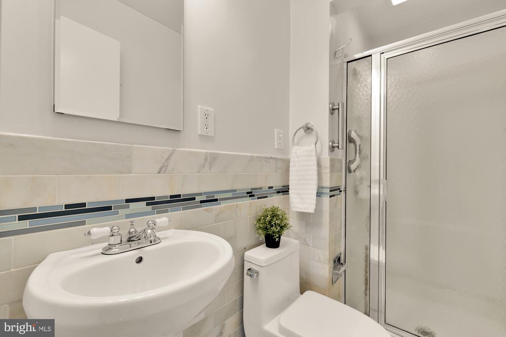 7822 MOORLAND LANE