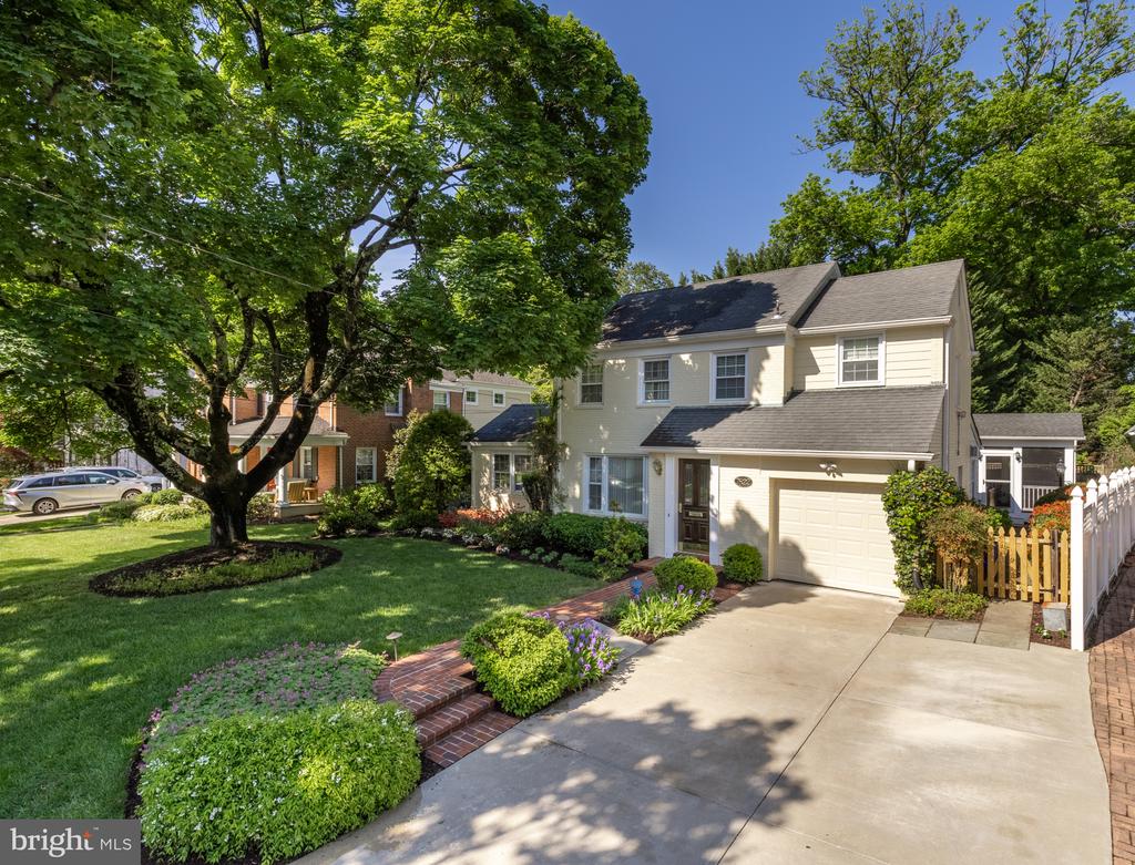 7822 MOORLAND LANE