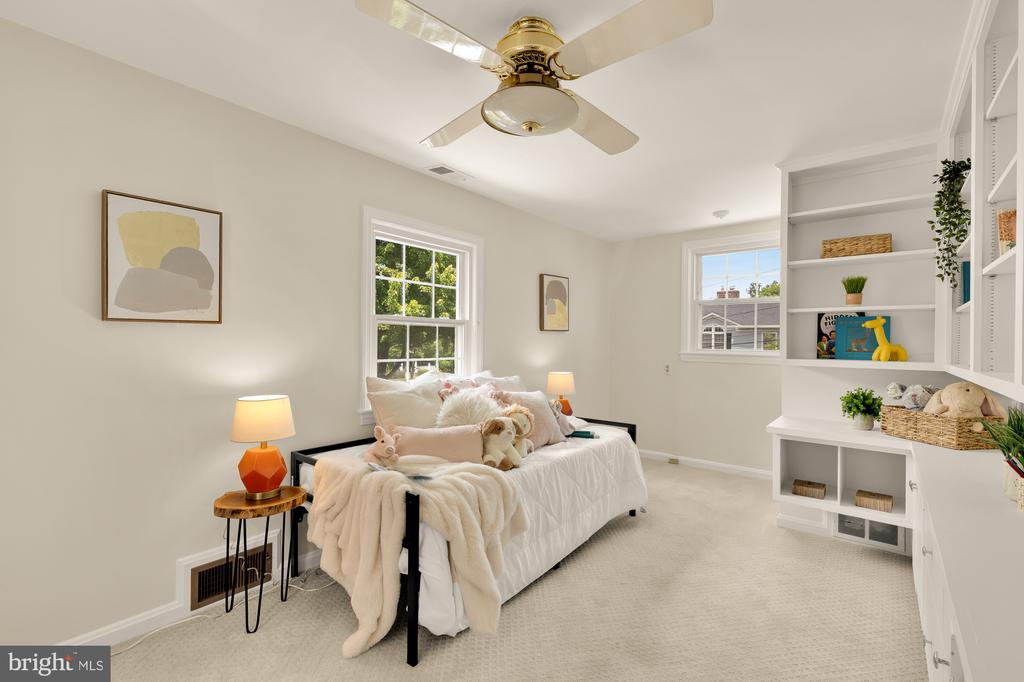 7822 MOORLAND LANE