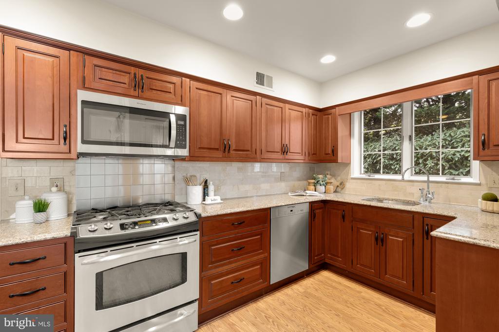7822 MOORLAND LANE