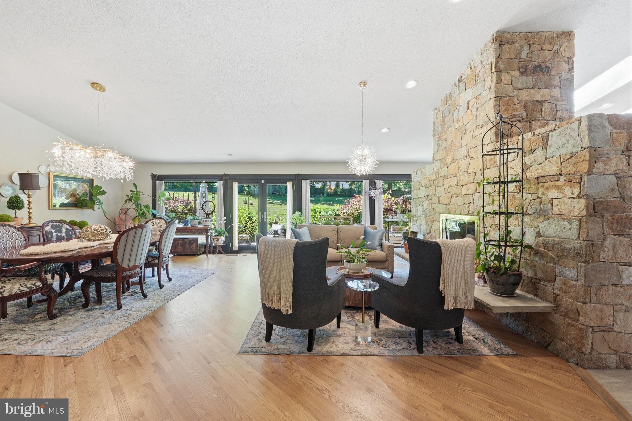 11621 LAKE POTOMAC DRIVE