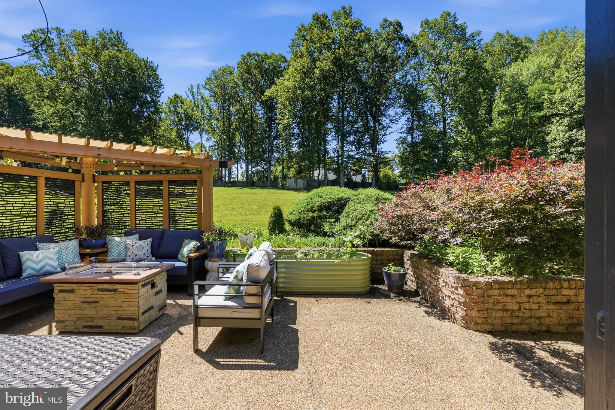 11621 LAKE POTOMAC DRIVE