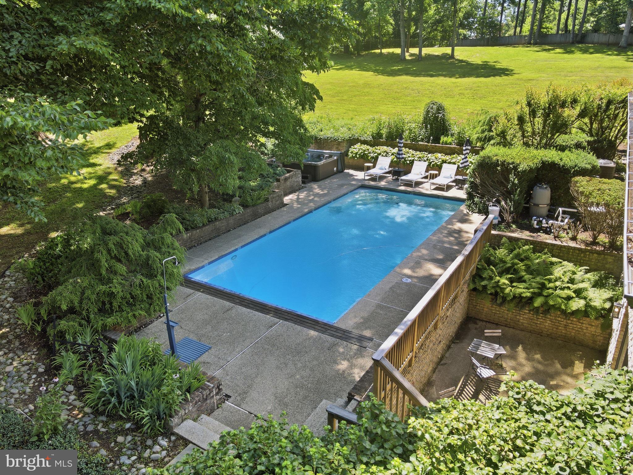 11621 LAKE POTOMAC DRIVE
