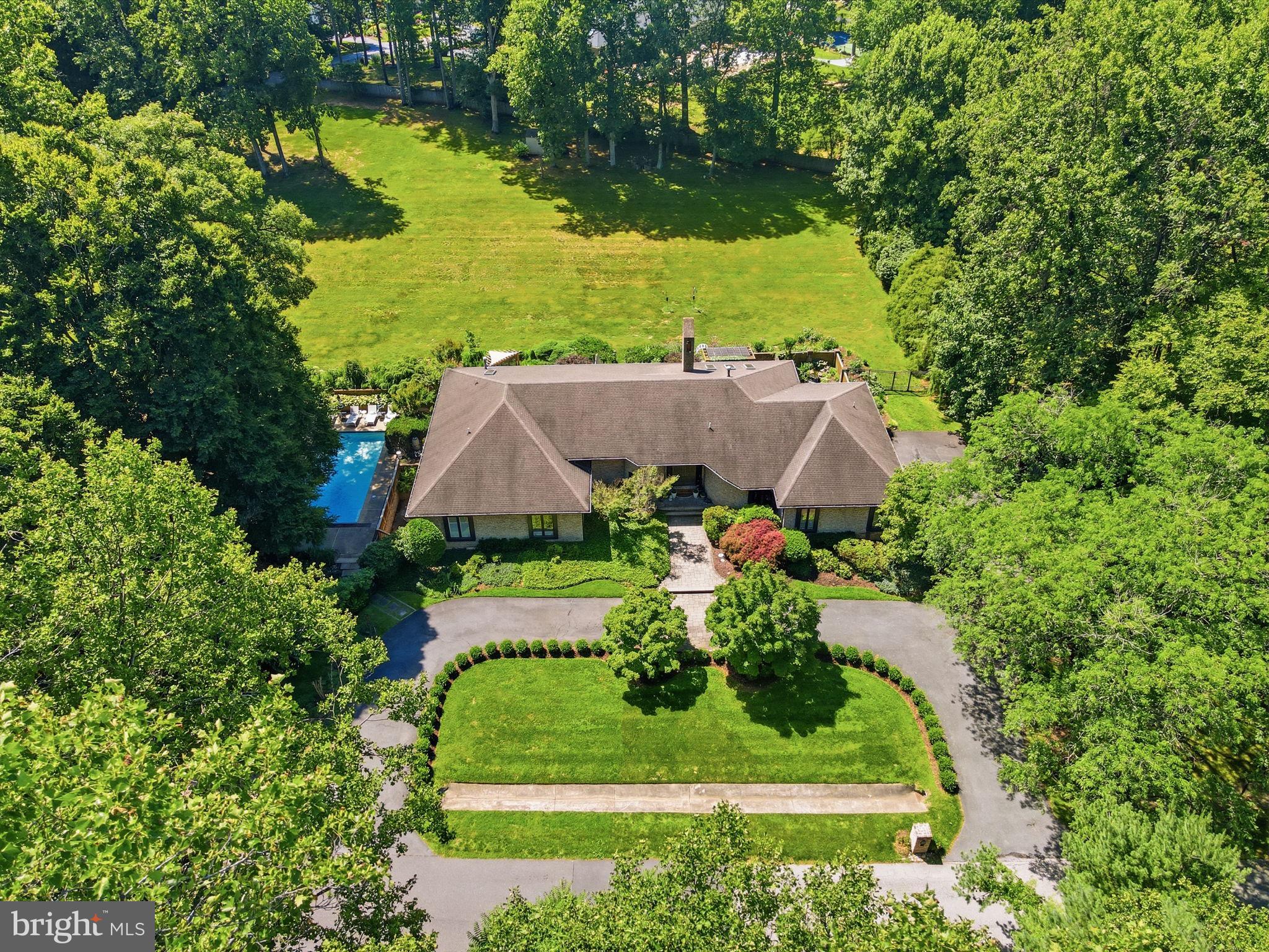 11621 LAKE POTOMAC DRIVE