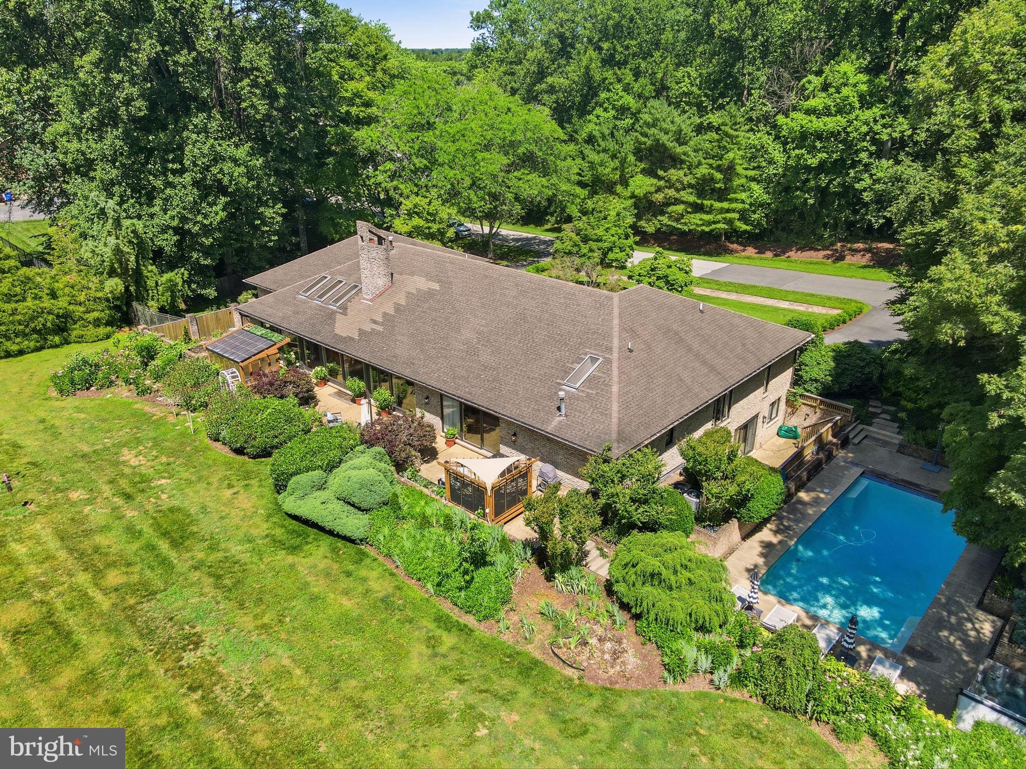 11621 LAKE POTOMAC DRIVE