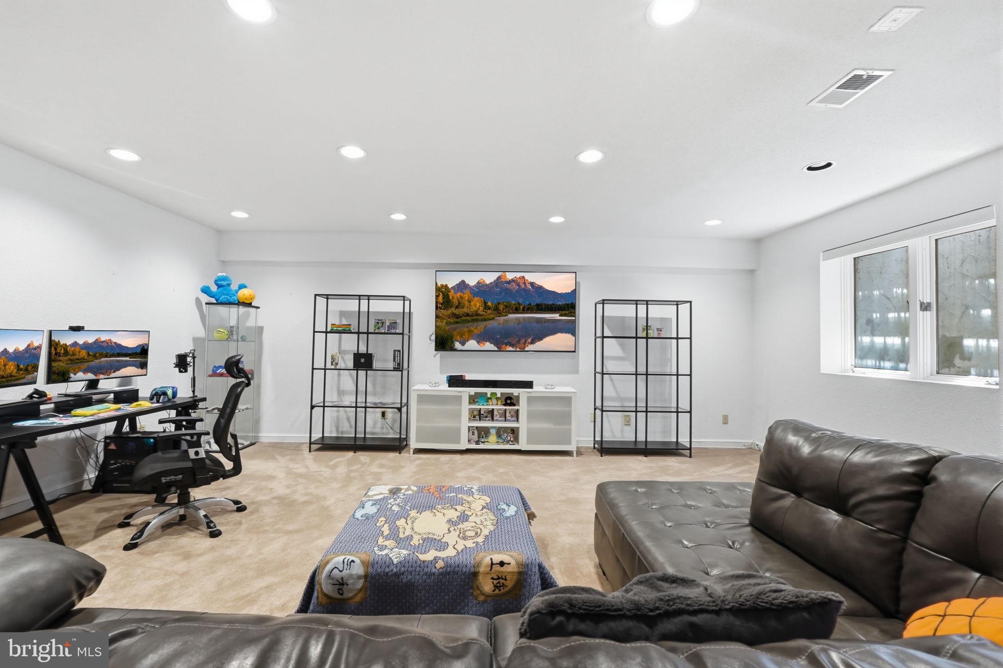 11621 LAKE POTOMAC DRIVE