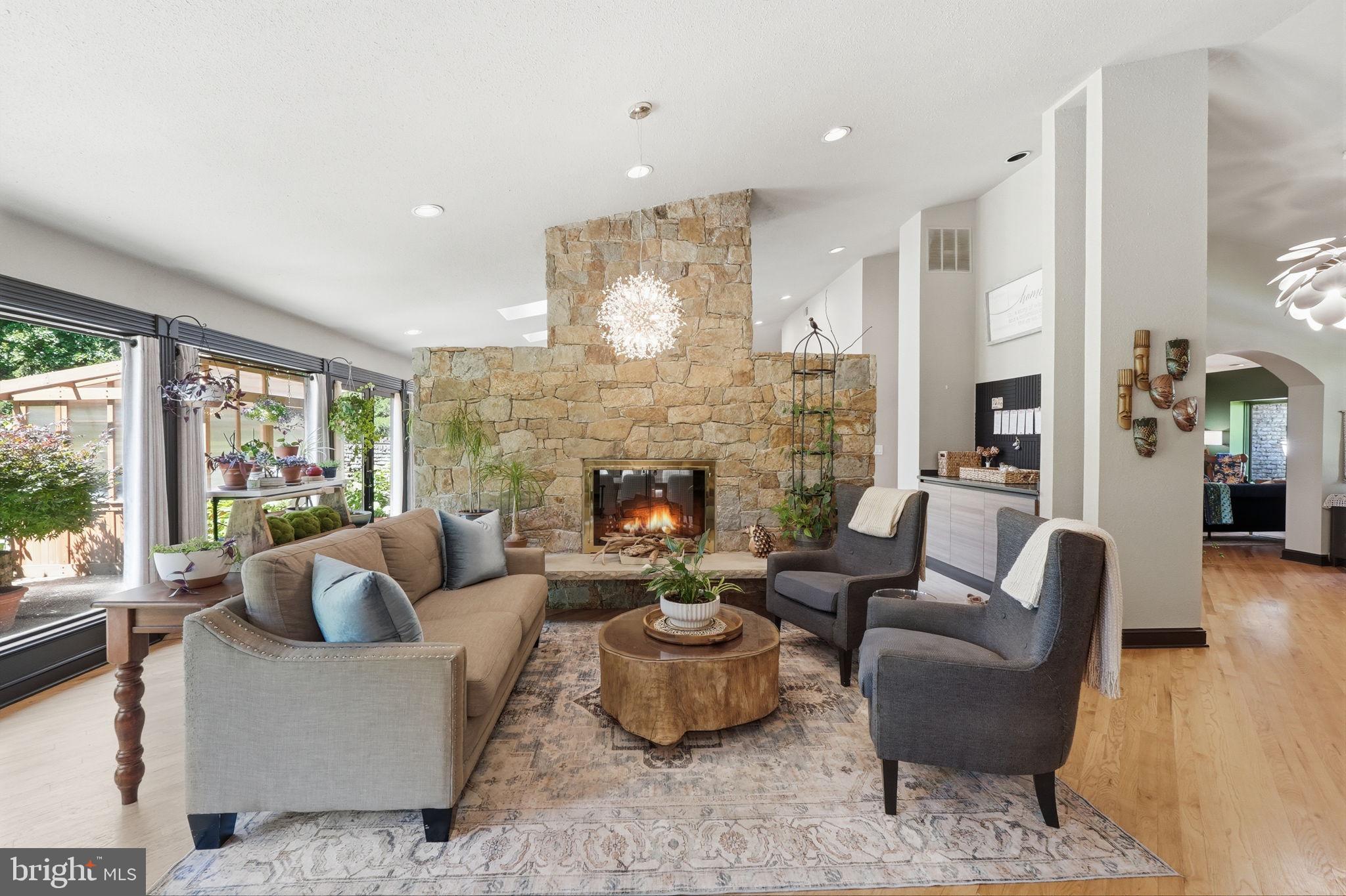 11621 LAKE POTOMAC DRIVE