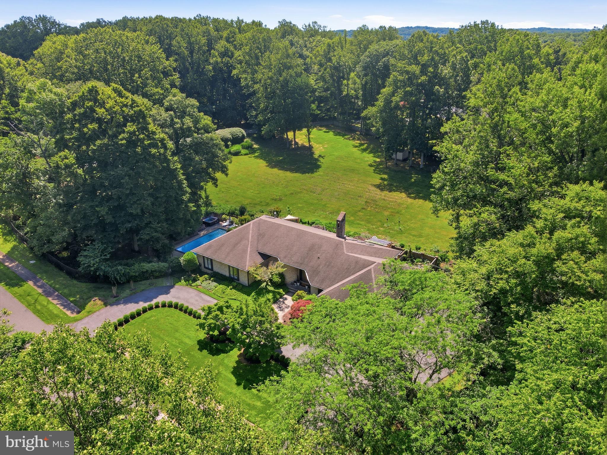 11621 LAKE POTOMAC DRIVE