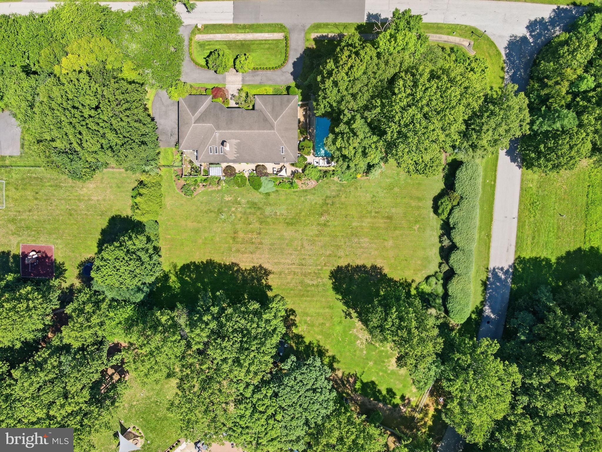 11621 LAKE POTOMAC DRIVE