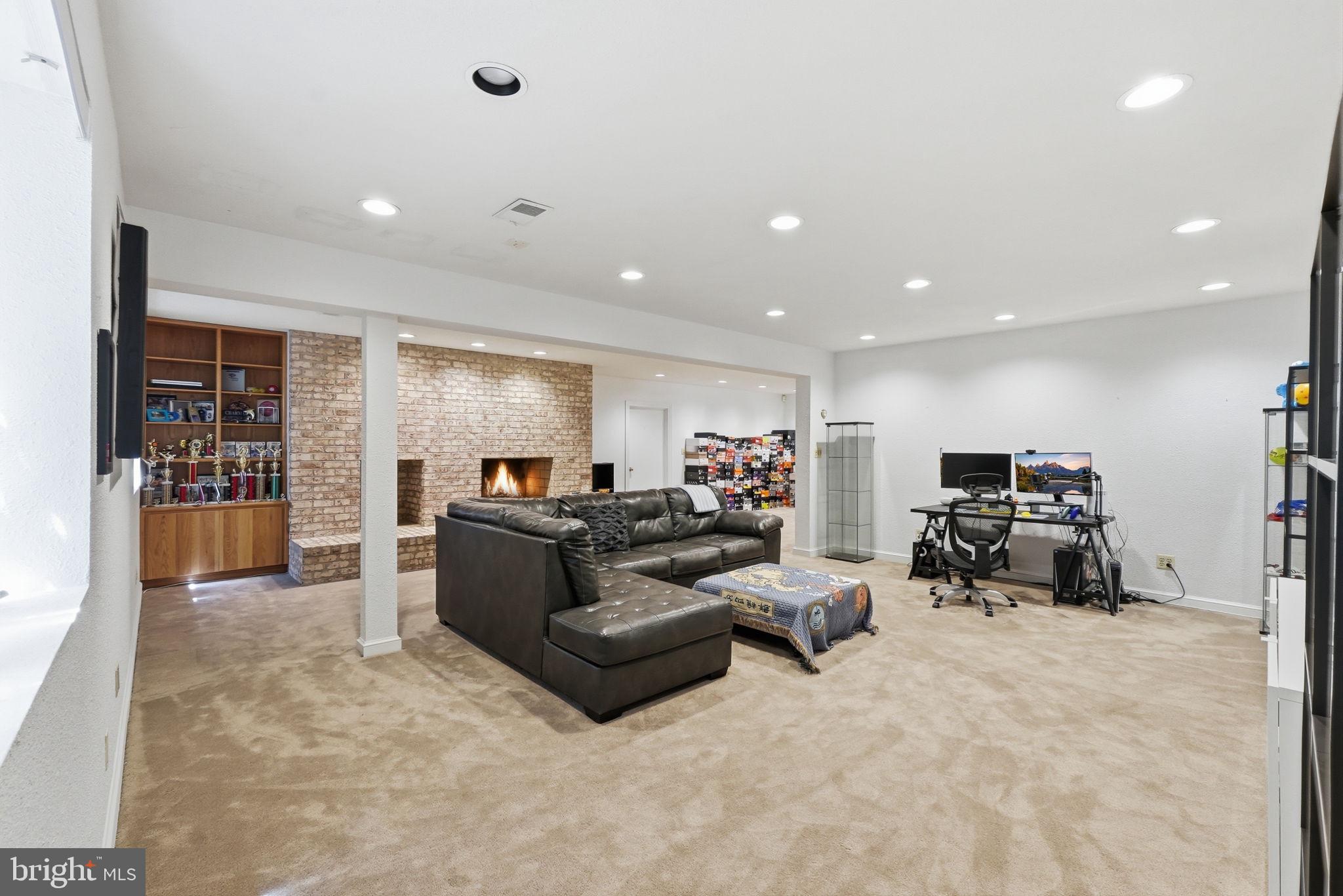 11621 LAKE POTOMAC DRIVE