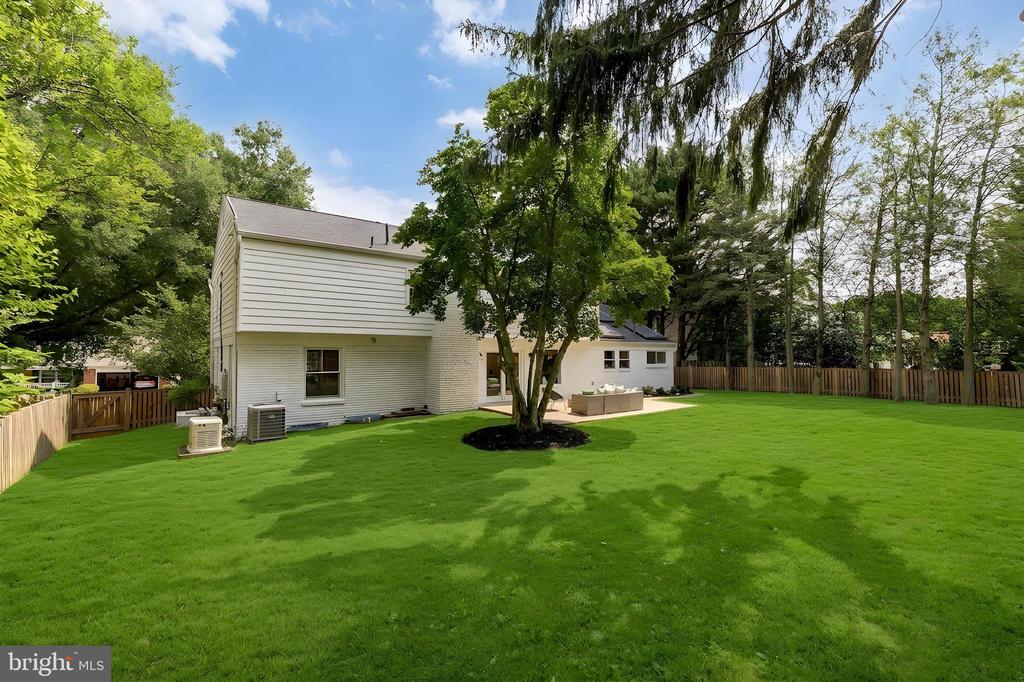 8740 SLEEPY HOLLOW LANE
