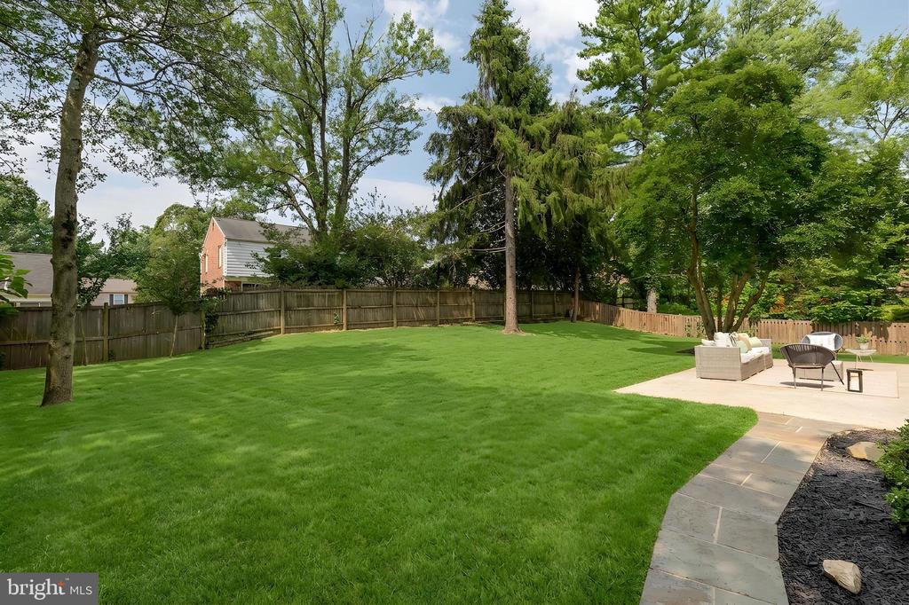 8740 SLEEPY HOLLOW LANE