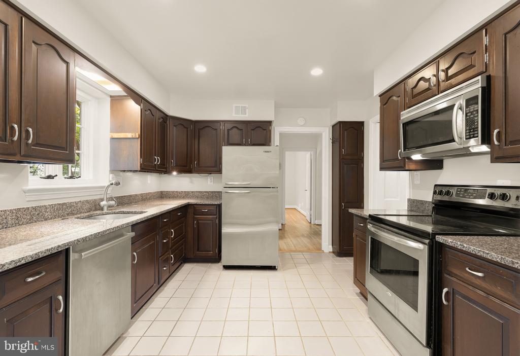 5806 WILSON LANE