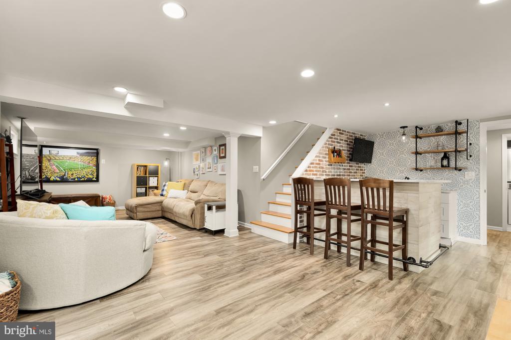 5204 DANBURY ROAD