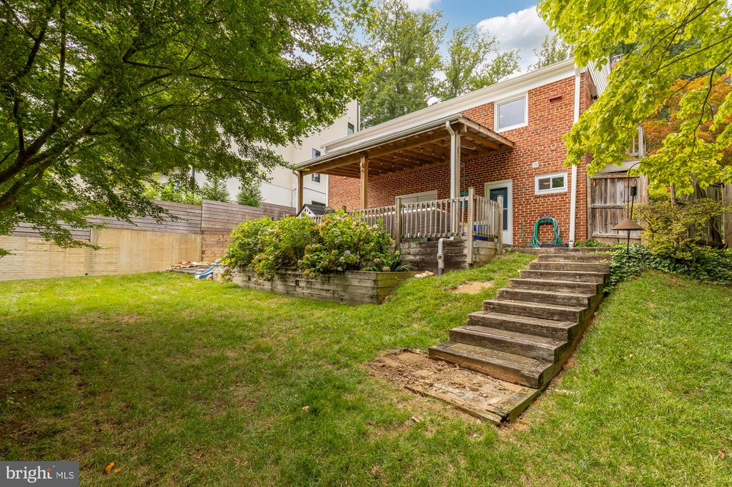 5204 DANBURY ROAD