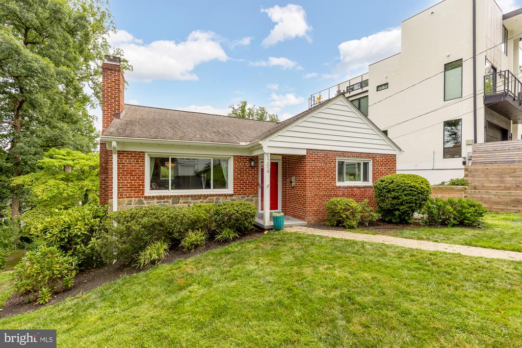 5204 DANBURY ROAD