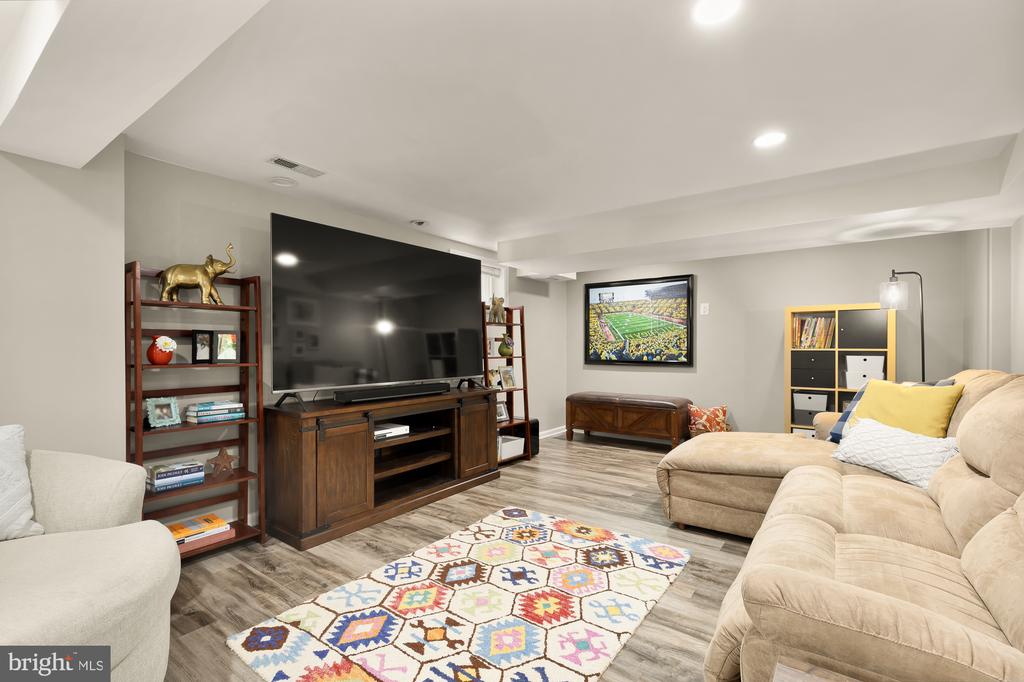 5204 DANBURY ROAD