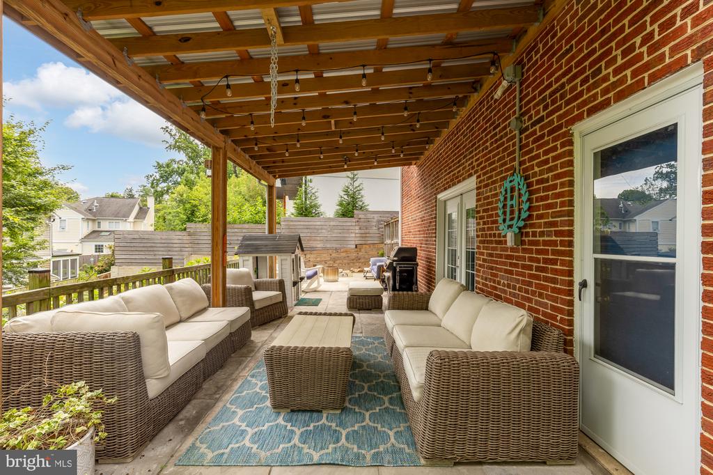 5204 DANBURY ROAD