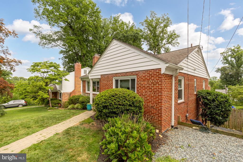 5204 DANBURY ROAD