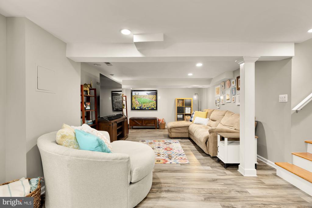 5204 DANBURY ROAD
