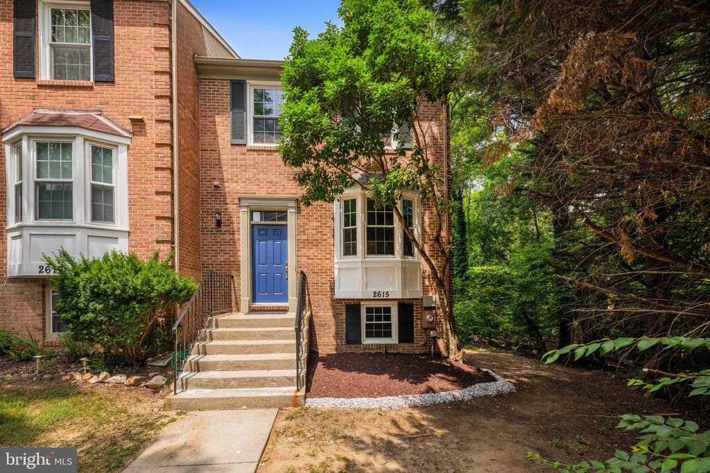 2615 CHIVALRY COURT