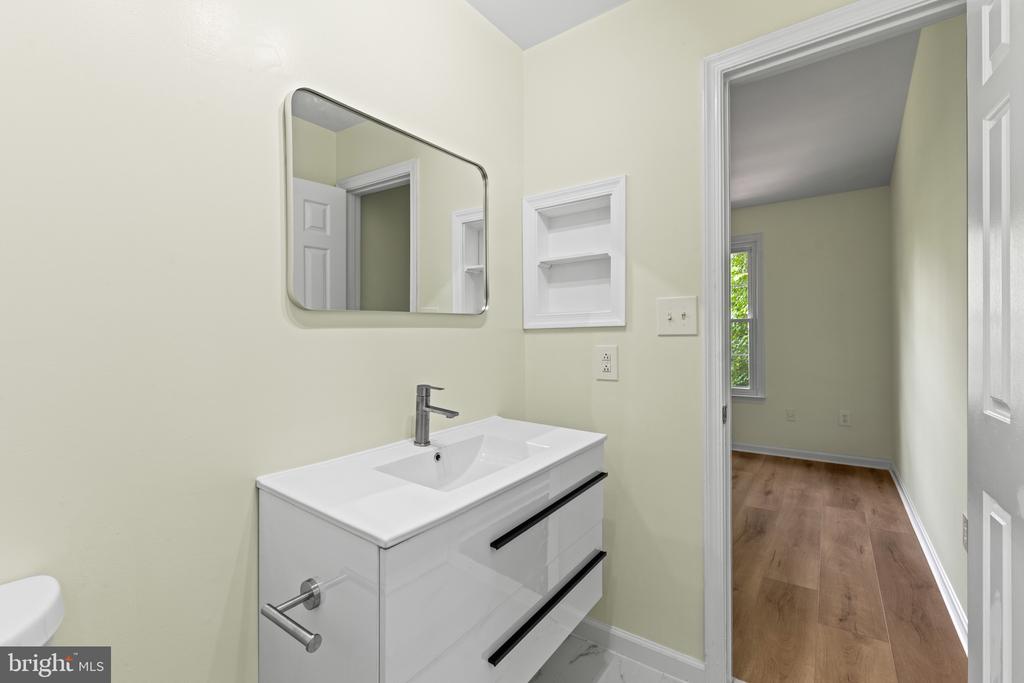 2615 CHIVALRY COURT