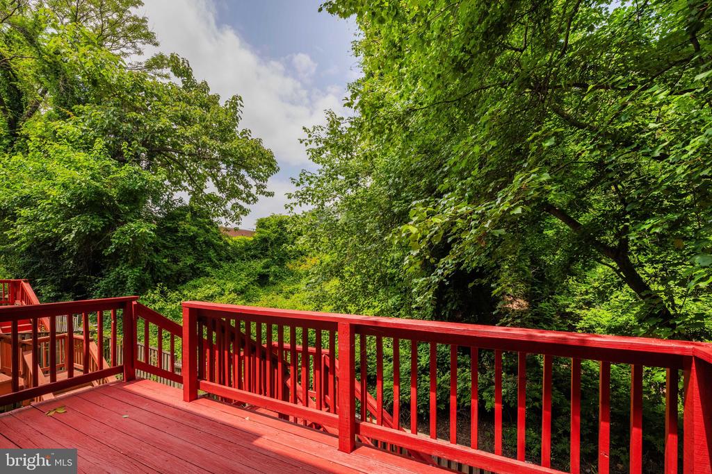 2615 CHIVALRY COURT