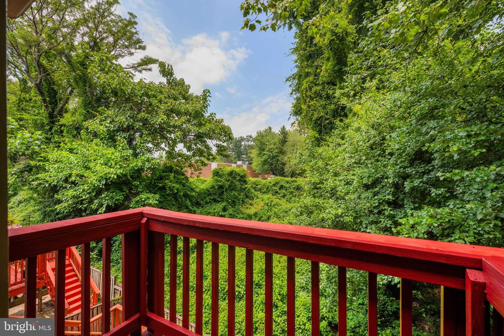 2615 CHIVALRY COURT