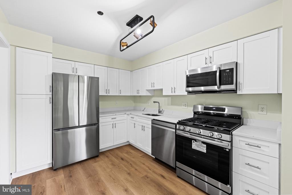 2615 CHIVALRY COURT