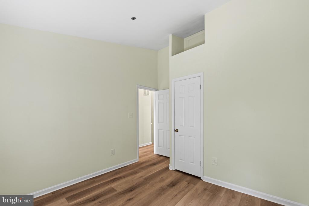2615 CHIVALRY COURT